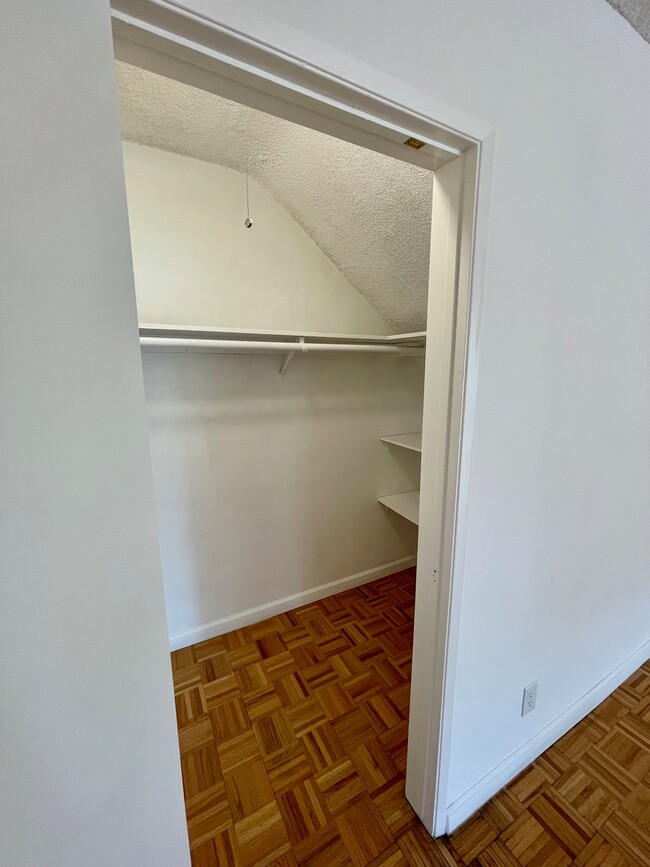 Foto del edificio - 1251 N Fuller Ave