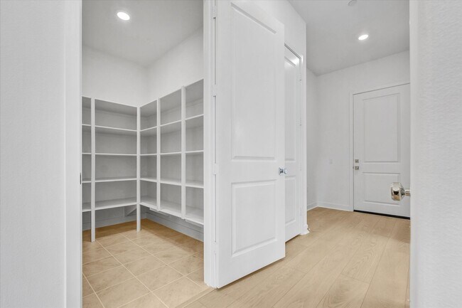 Building Photo - 1285 Hollyleaf Ter