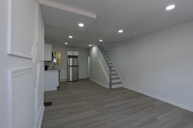Building Photo - This has it all