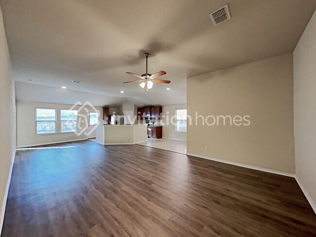 Foto del edificio - 4960 Galley Cir