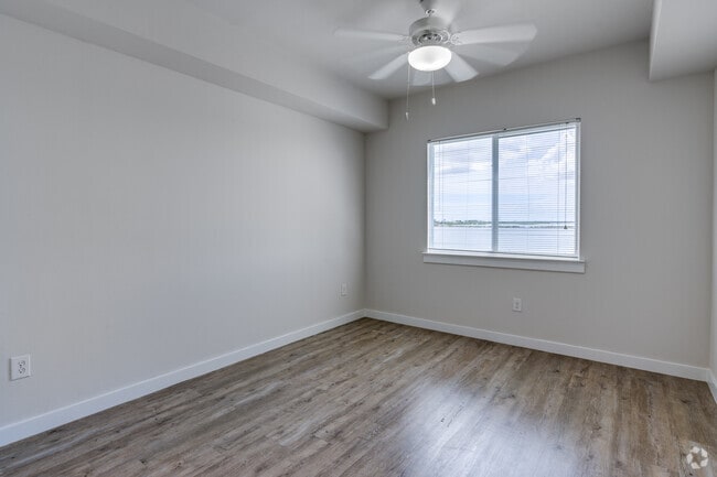 3 habitaciones, 2 baños - 1334 pies cuadrados - Dormitorio - The Quarry