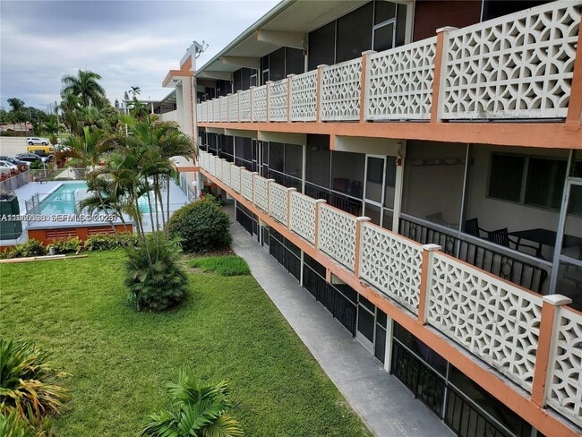 Foto del edificio - 1450 NE 170th St