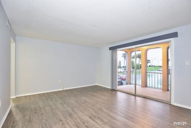 Building Photo - Spacious 1/1 Condo Located in the Royal Arms Condominium - Altamonte Springs