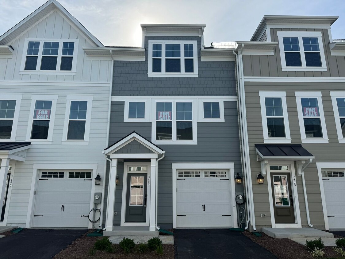 Foto principal - New Construction Townhouse for Lease