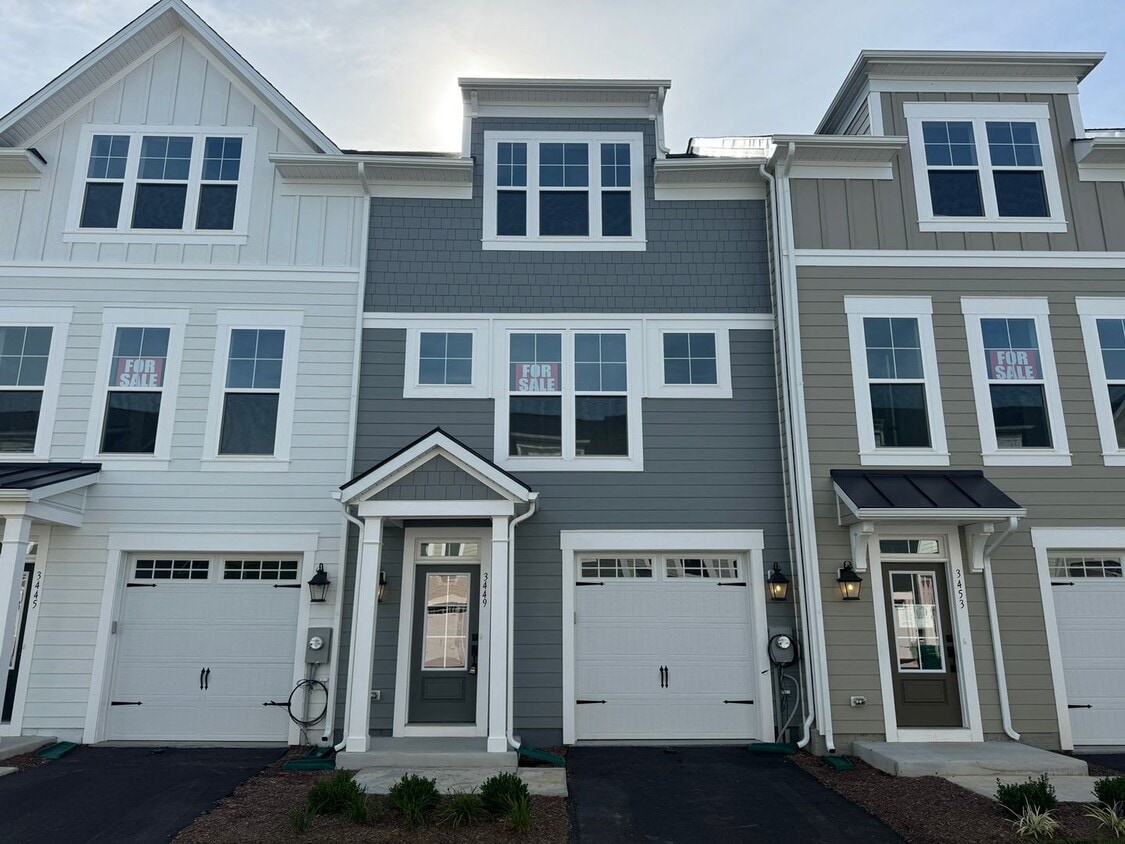 Primary Photo - Townhouse for Rent in Preston Lake