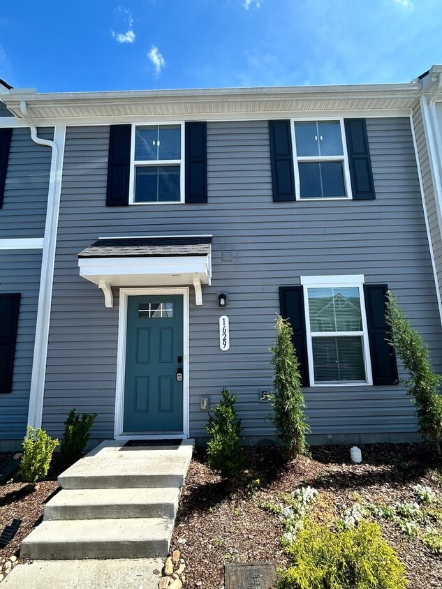 3 Bedroom 2.5-Bath Home - 3 Bedroom 2.5-Bath Home