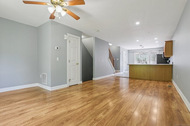Building Photo - 43 Harbor View Ln