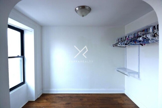 Foto del edificio - 1 bedroom in BROOKLYN NY 11216