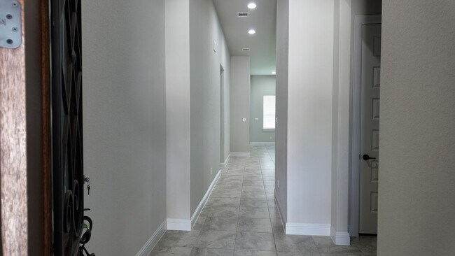 Foto del edificio - 2320 Base Burner Path
