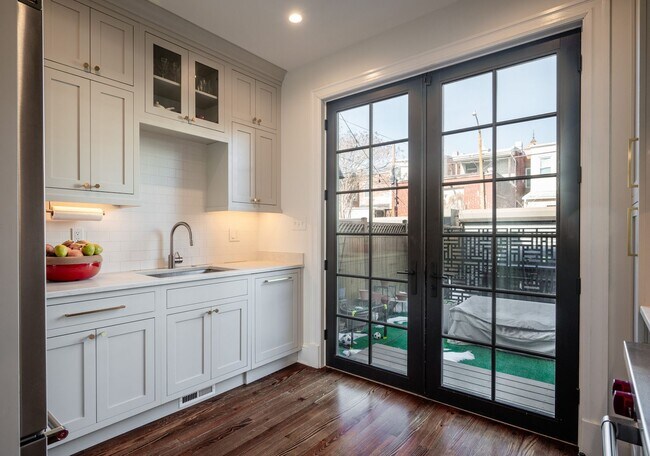 Building Photo - Bloomingdale Townhome | 4 Bed | 3.5  Bath | 2,300 Sf | Fenced-In Backyard | Parking Space w/ EV C...
