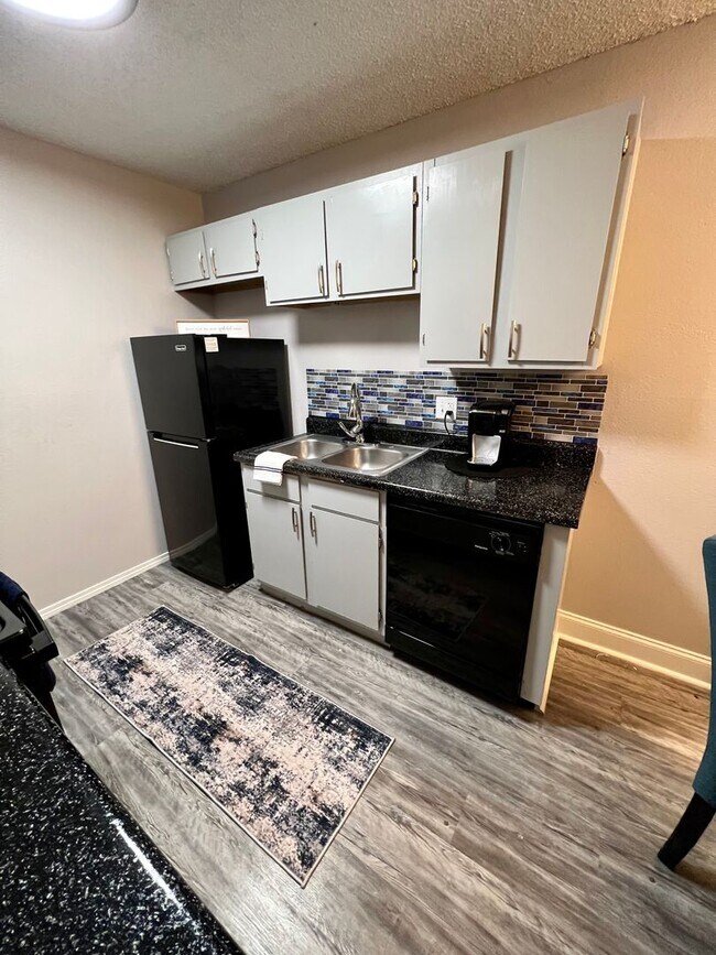 Foto del edificio - Beautiful 2 bed 1 bath Apartment Home