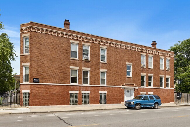 Foto del edificio - 3456 W Augusta Blvd