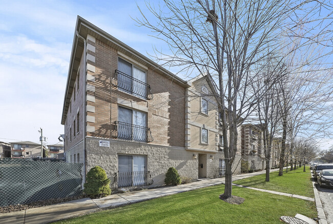 Building Photo - 3423 Ridgeland Ave