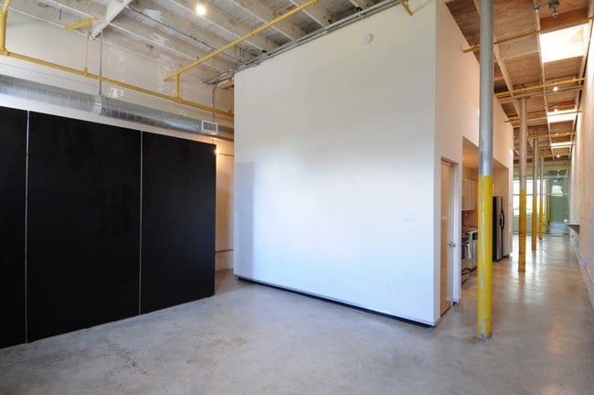 Building Photo - 1213 Allene Ave SW