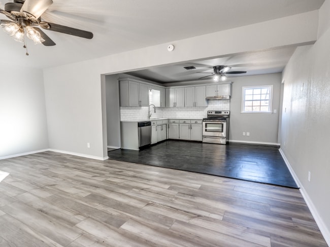 Foto del edificio - 101 192nd Ave SE