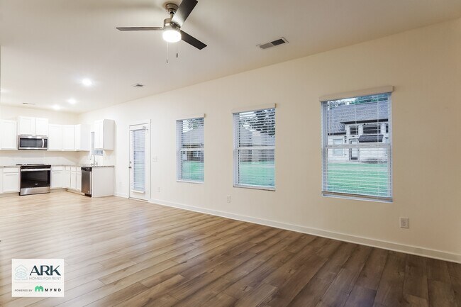 Foto del edificio - 5418 Bluebell Cir