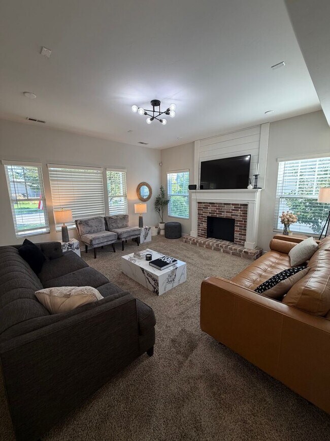 Foto del edificio - 4481 Iron Mountain Dr