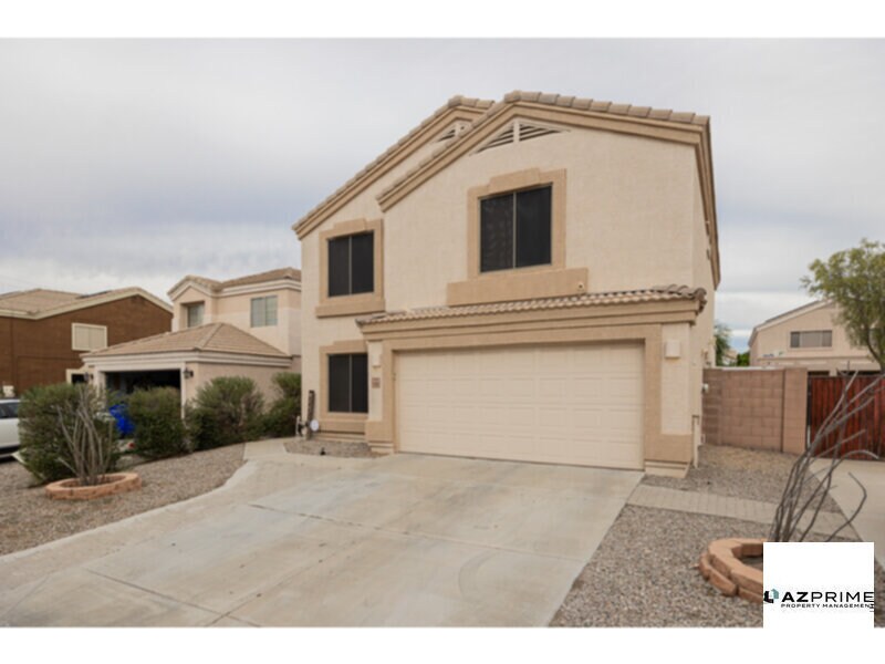 Foto principal - Discover the perfect Blend of Comfort and Sophistication in this Stunning 4/3 Surprise House!