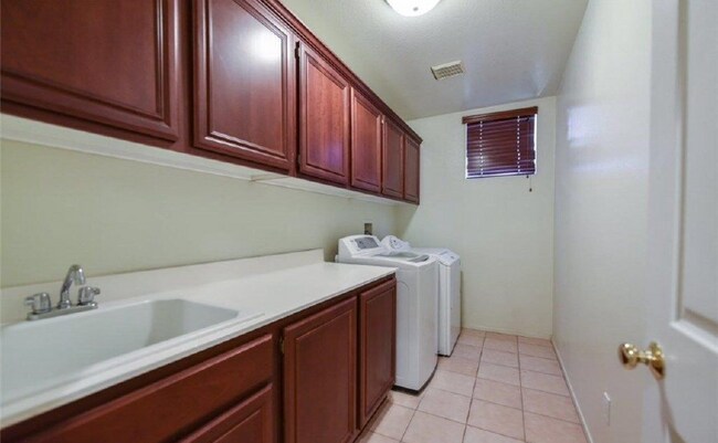 Building Photo - 4338 Bayhill Ln