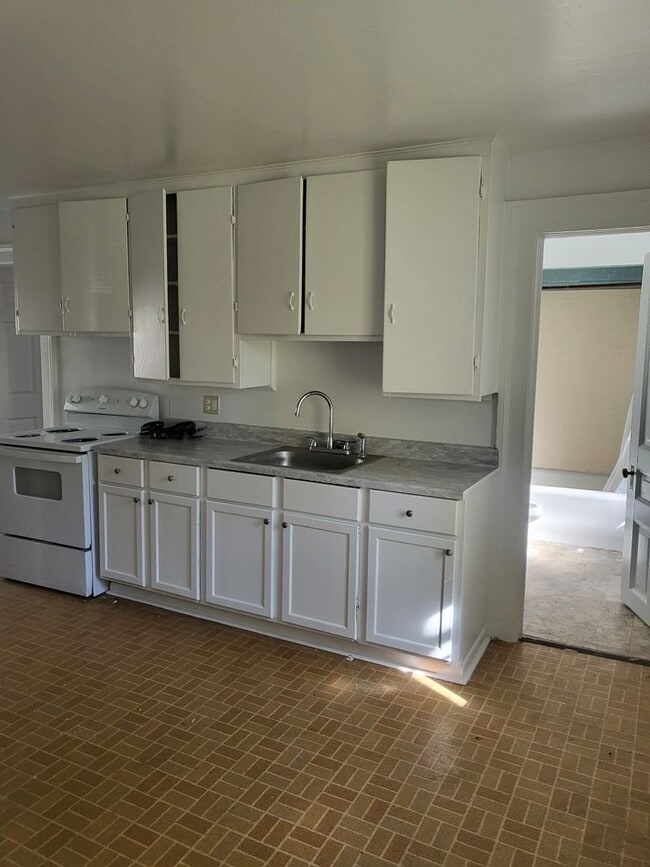 Building Photo - 118 College Pl