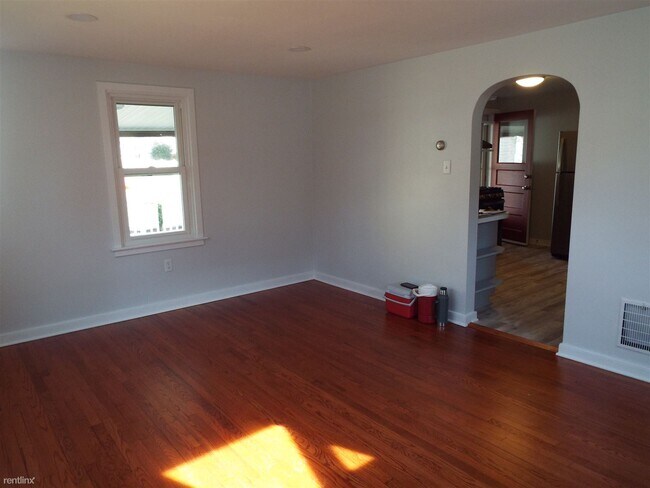 Building Photo - 3 br, 1 bath Duplex - 113 W Colebrook St