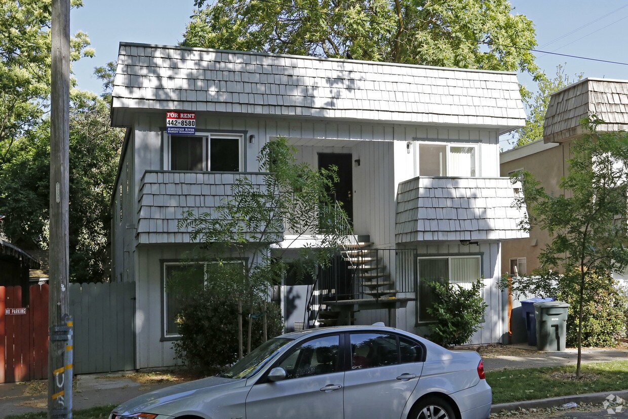 Building Photo - 220 26th St