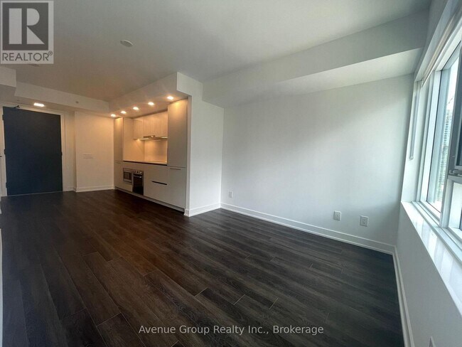 Building Photo - 609 Sherbourne St