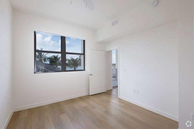 2BR, 2BA - 1044SF - Bedroom - South Pointe Apartments