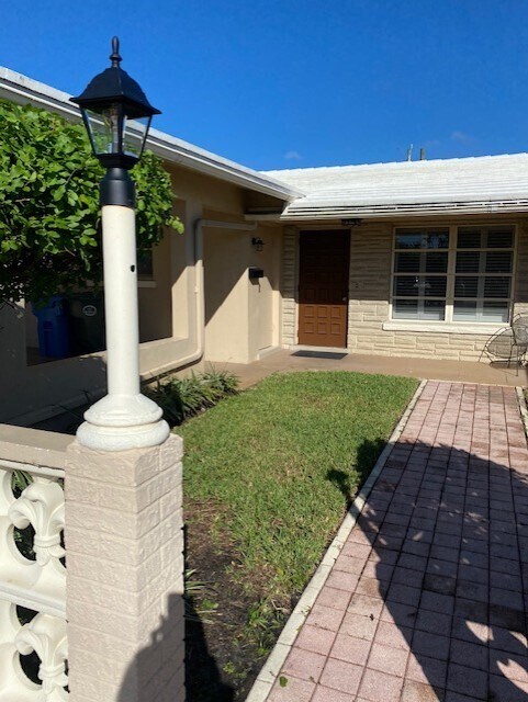 welcoming entry - 1765 NE 45th St