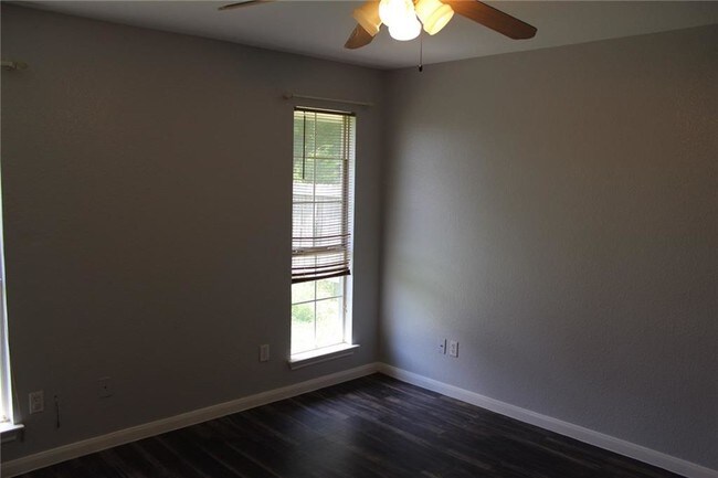 Foto del edificio - 1005 Tamra Cove