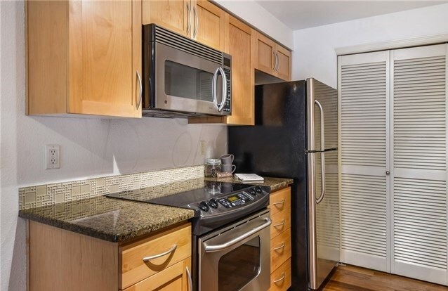 Kitchen - 3045 20th Ave W