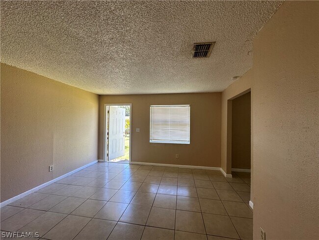 Foto del edificio - 4427 Ruthann Ct