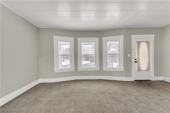 Building Photo - 1501 Botany Ave