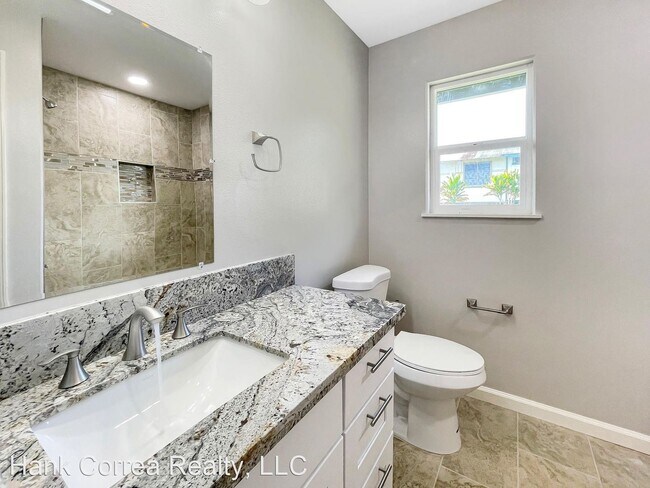 Building Photo - 3 br, 1.5 bath House - 2450 Kilauea Ave.