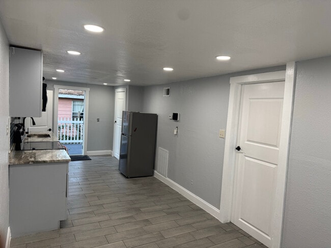 Foto del edificio - 9402 N 16th St