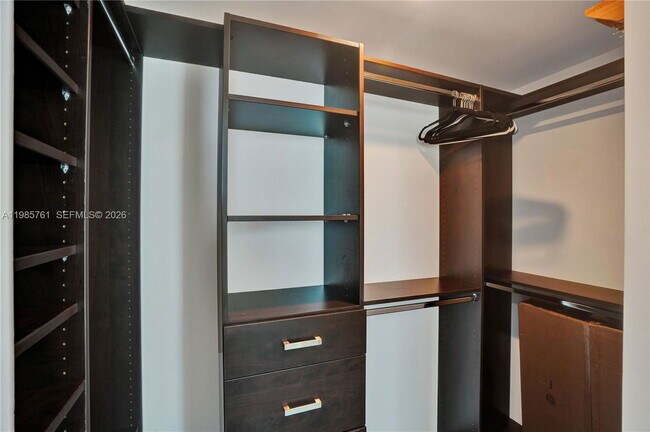 Foto del edificio - 480 NE 30th St