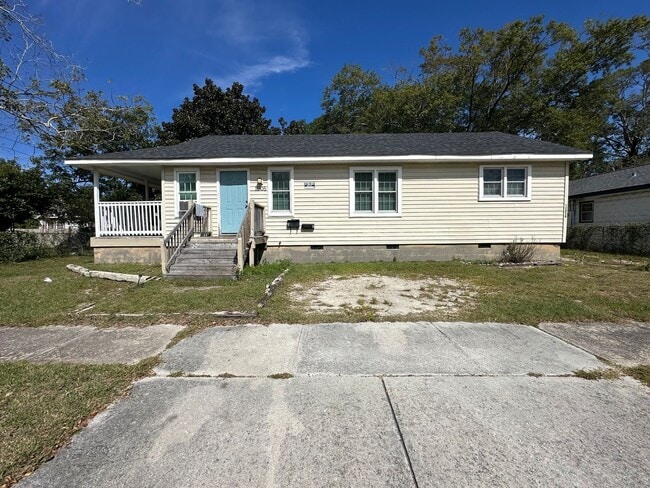 Building Photo - 1 Bedroom | 1 Bathroom $1,400/month | Move-in Ready