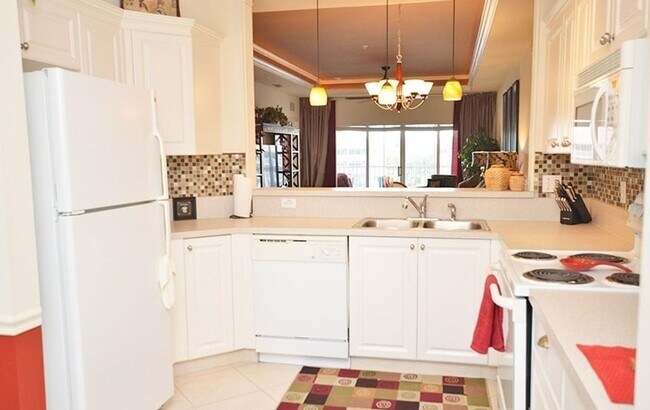 Foto del edificio - ** STUNNING LAKE VIEW ** 2/2 TOP FLOOR CONDO AT BLUE HERON ** GORGEOUS CONDO AVAILABLE FOR A LONG...
