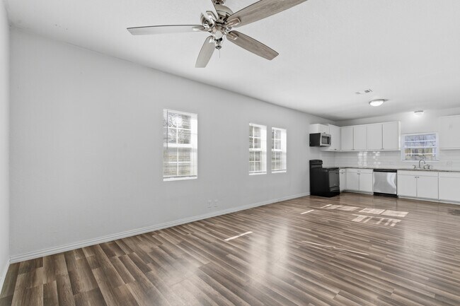 Building Photo - 507 S Scullin Ave