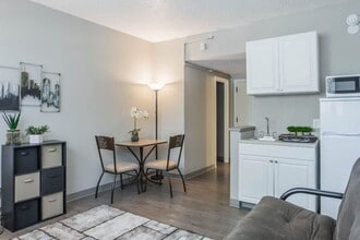 Interior Photo - The Que