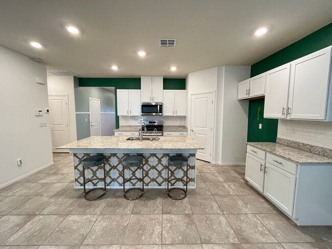 Building Photo - Lovely Single Story Home with Pool near Al...