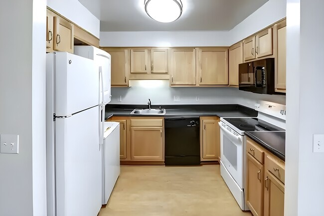 Building Photo - Court Royale