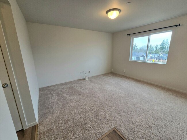 Foto del edificio - 4 Bedroom Home in Marysville  Pet Friendly!
