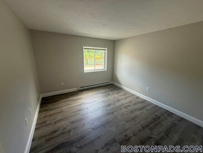 Foto del edificio - 310 Thompson Rd