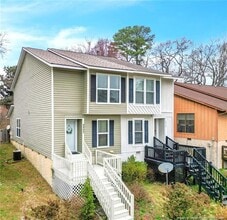 Building Photo - 5942 Laguna Dr