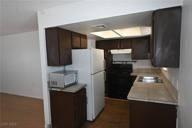 Foto del edificio - 2301 Stewart Ave