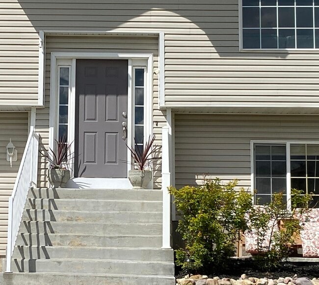 Building Photo - 3020 Silverfield Way