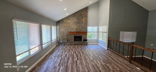 Foto del edificio - FLETCHER HILLS / EL CAJON - Nice 4 Bedroom / 3 Bath House.  AVAILABLE 07/24/2026.