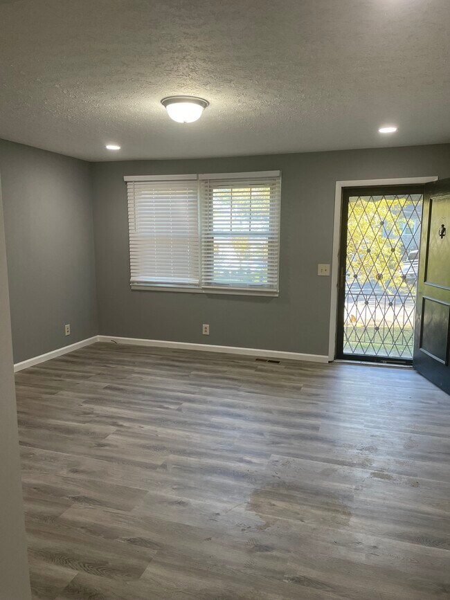 Foto del edificio - 505 Ash Briar Cir