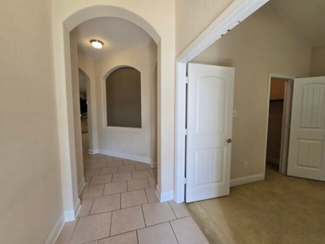 Building Photo - 12111 Coxs Alley